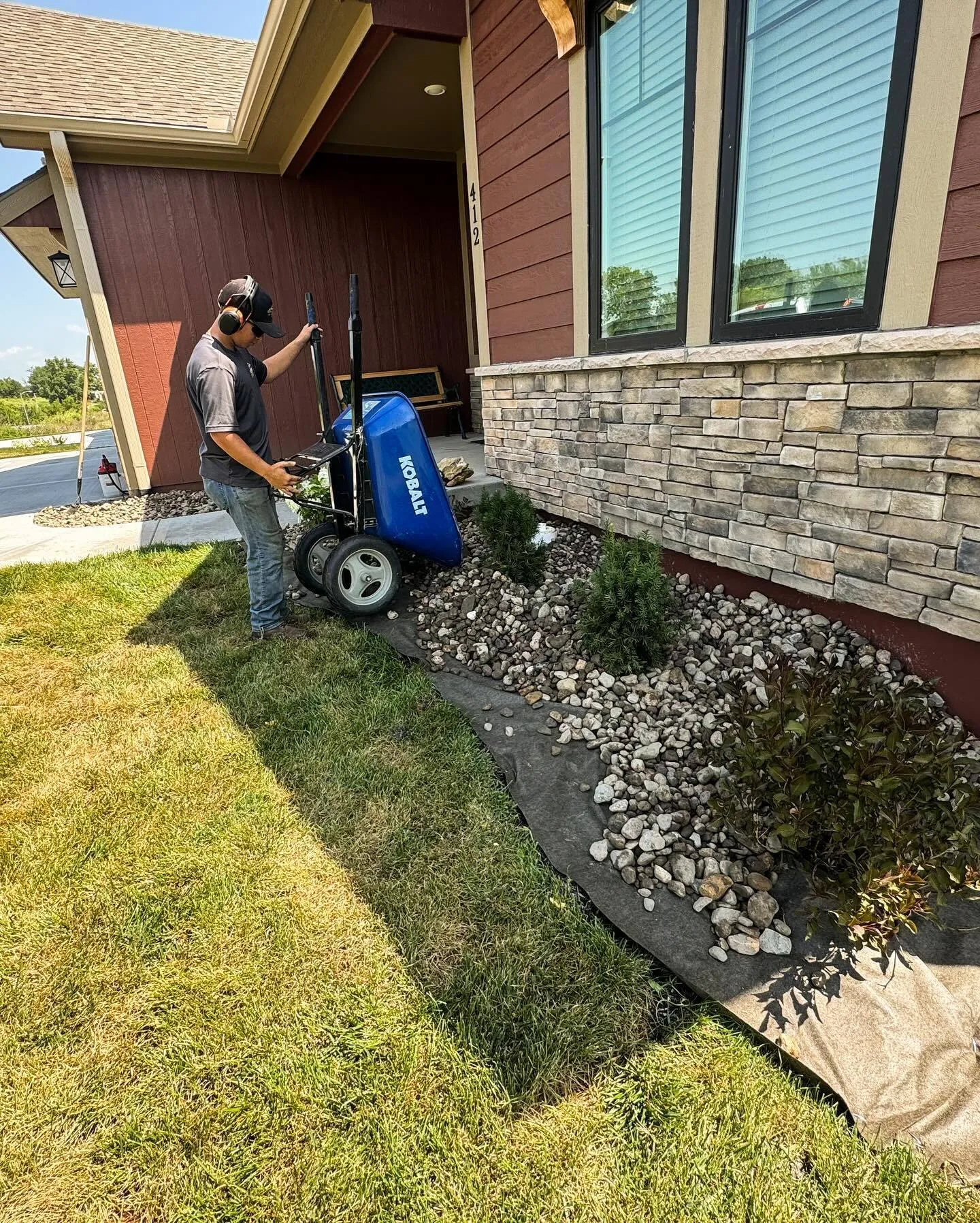 Stone bed landscaping with decorative rock installation