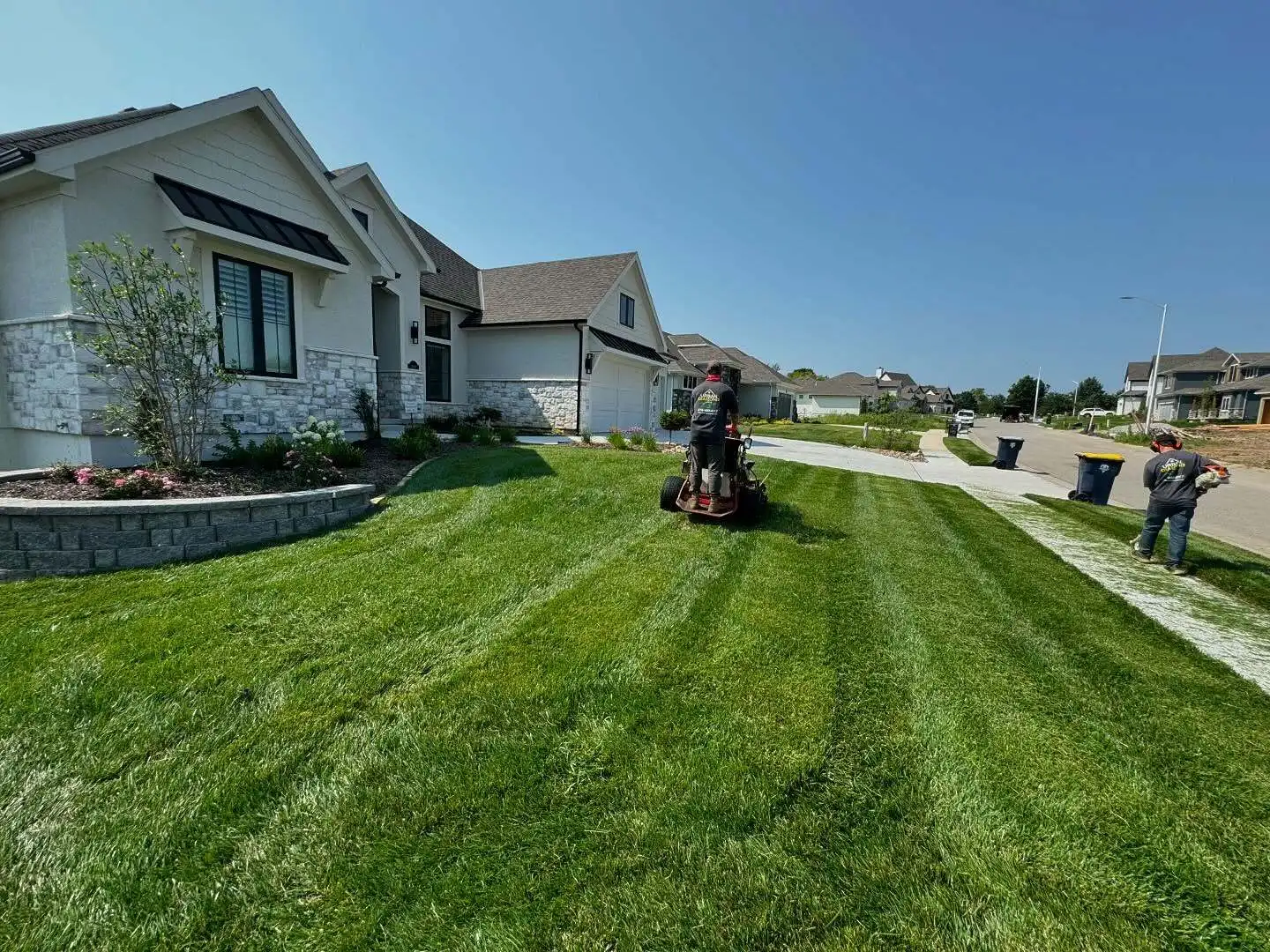 Signature crosshatch lawn pattern