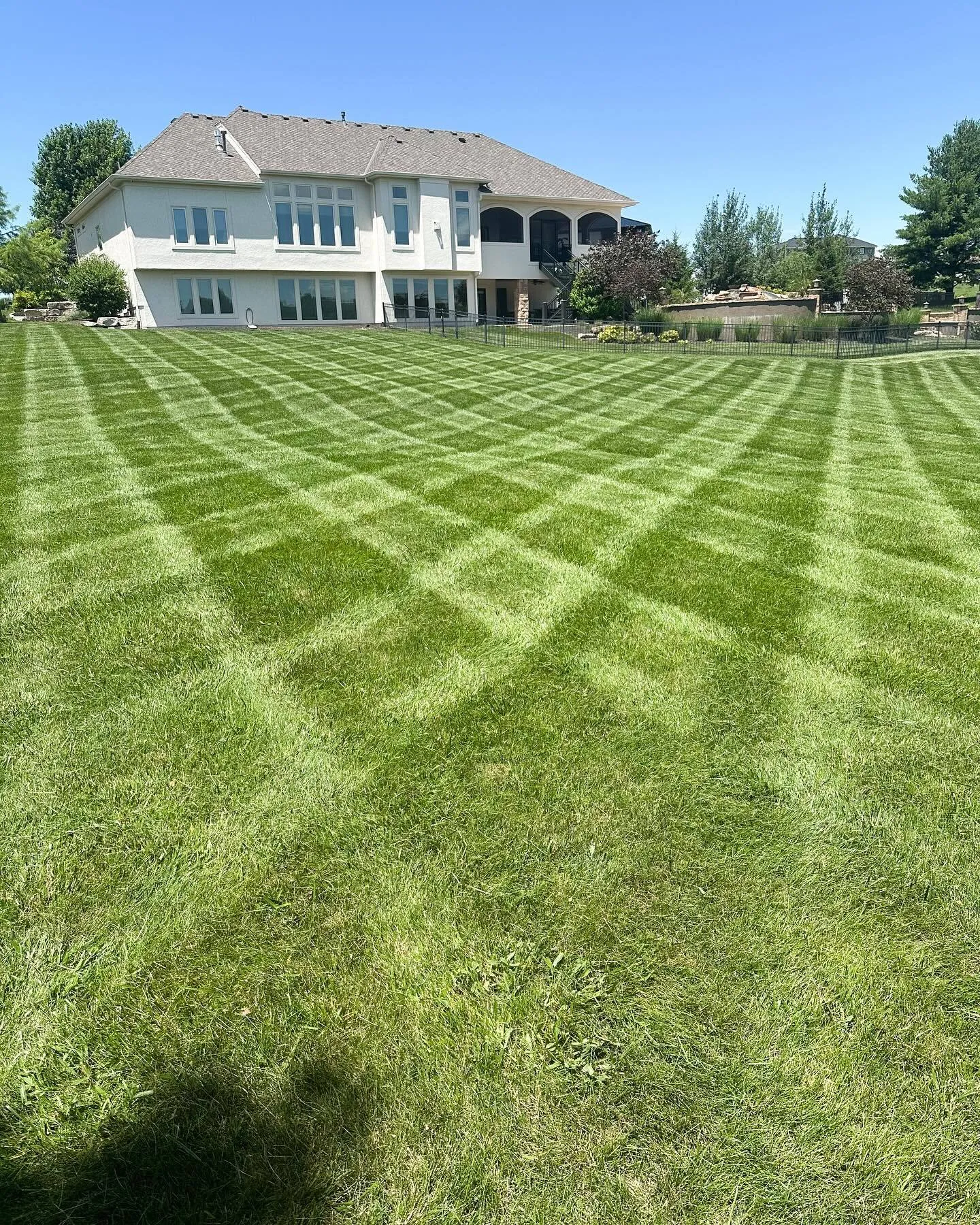 Diamond pattern lawn striping on well-maintained Kansas City lawn